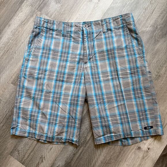 Oakley Blue Gray Plaid Flat Front Shorts XL Men’s Casual - Picture 3 of 10